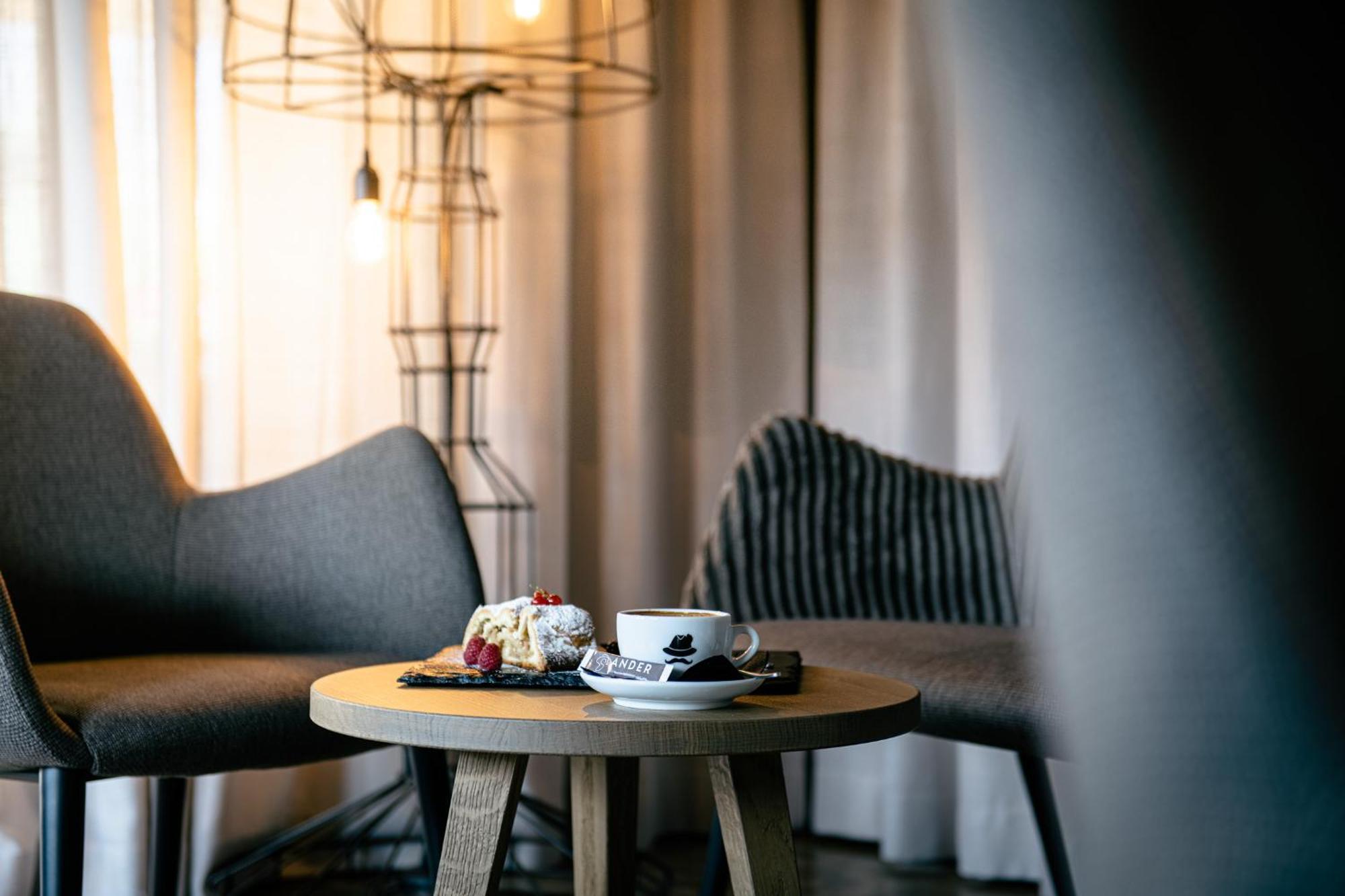 Ander Hotel